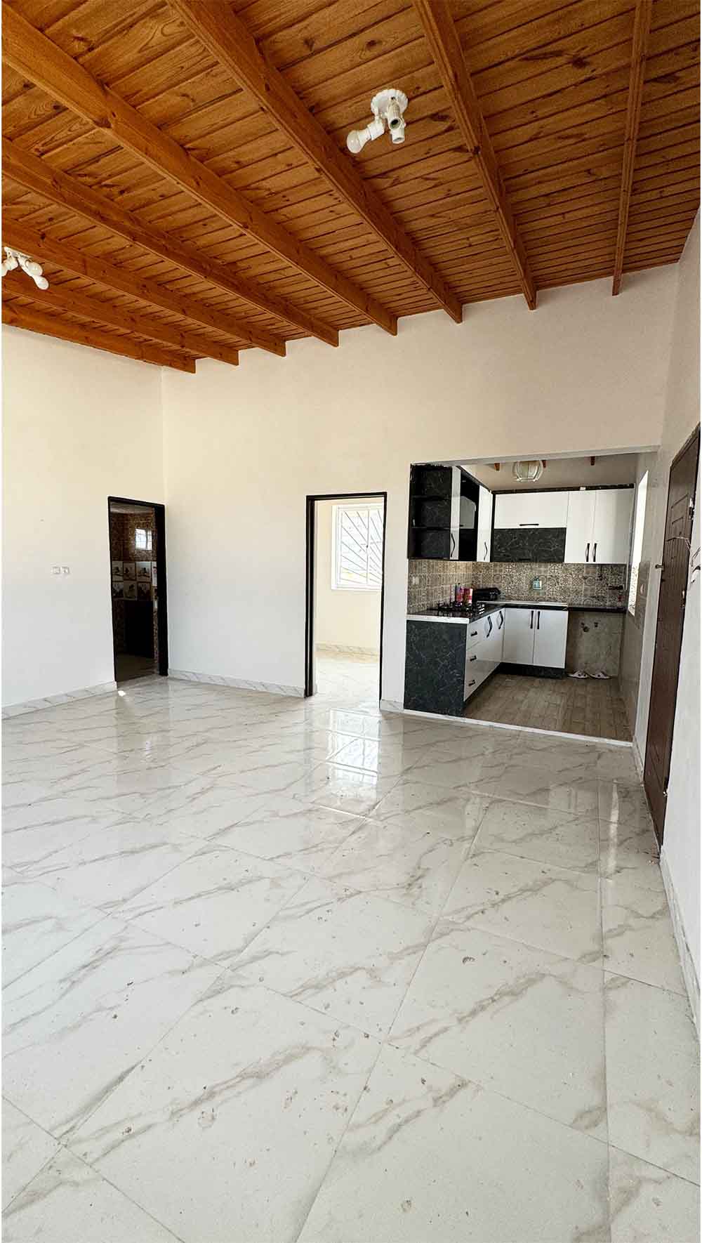 یک ویلای نوساز در دل طبیعت و نزدیک دریا