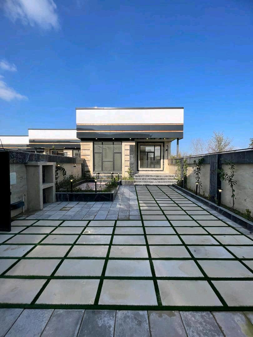 تصویر یه ویلای فلت در موقعیت شهری با محوطه بزرگ