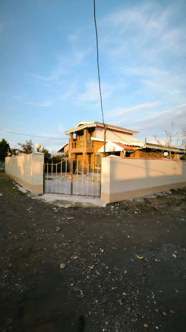 تصویر یه ویلای فلت در موقعیت روستایی با محوطه بزرگ