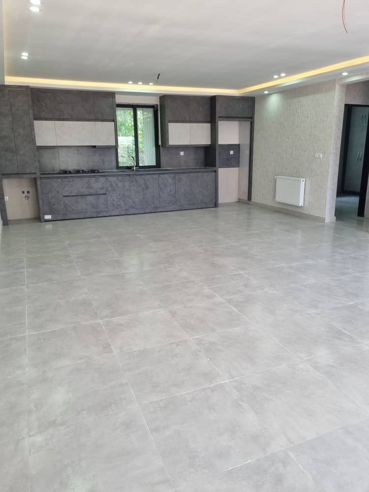 تصویر یه ویلای فلت در موقعیت روستایی با محوطه بزرگ