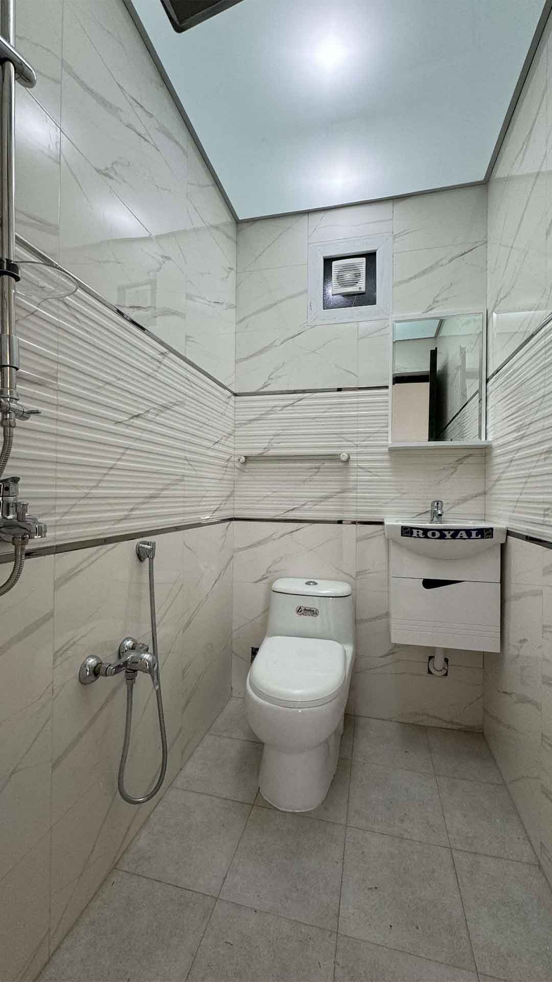 تصویر ویلا نوساز در دل طبیعت جنگلی