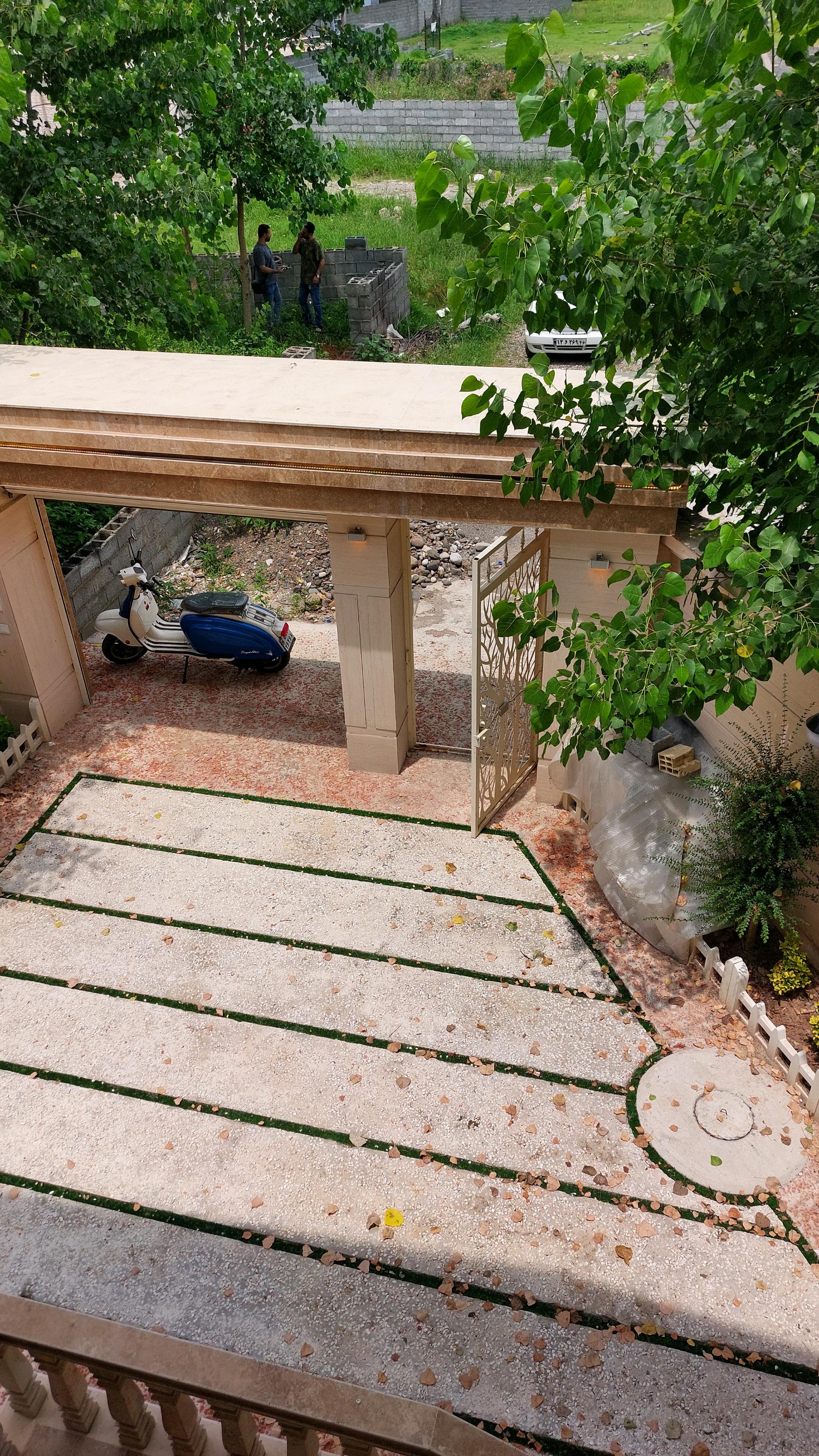 تصویر یک ویلای دوبلکس در لوکیشن شهری