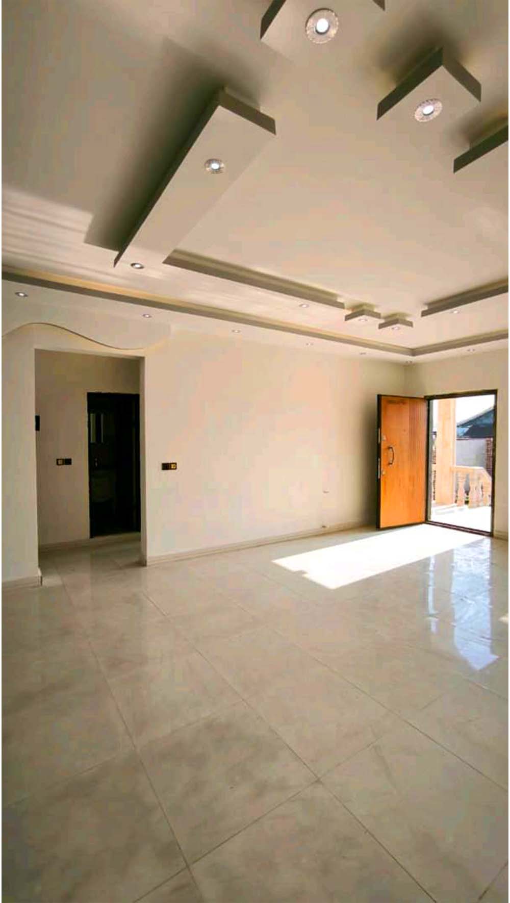 تصویر یه ویلای فلت در موقعیت روستایی با محوطه بزرگ