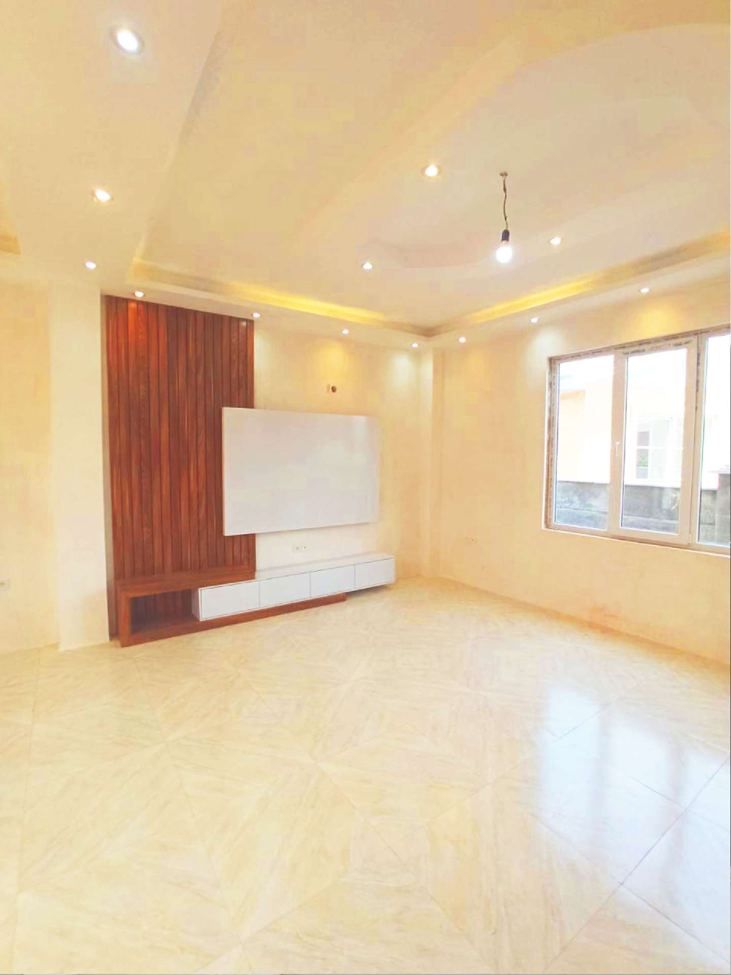 تصویر یه ویلای فلت در موقعیت روستایی با محوطه بزرگ