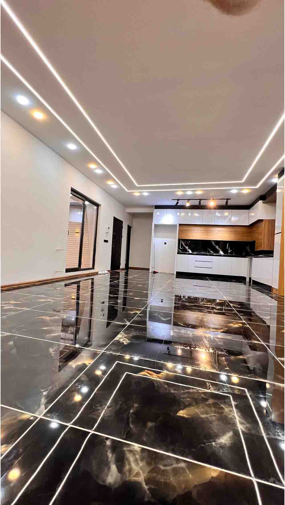 تصویر یک ویلای نما مدرن و محوطه سازی شده با موزاییک و چمن مصنوعی