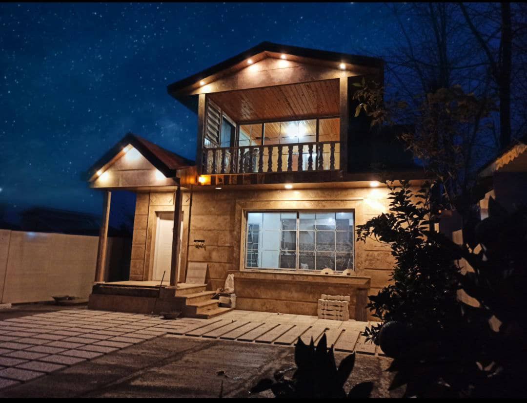 تصویر یک ویلای دوبلکس در لوکیشن روستایی