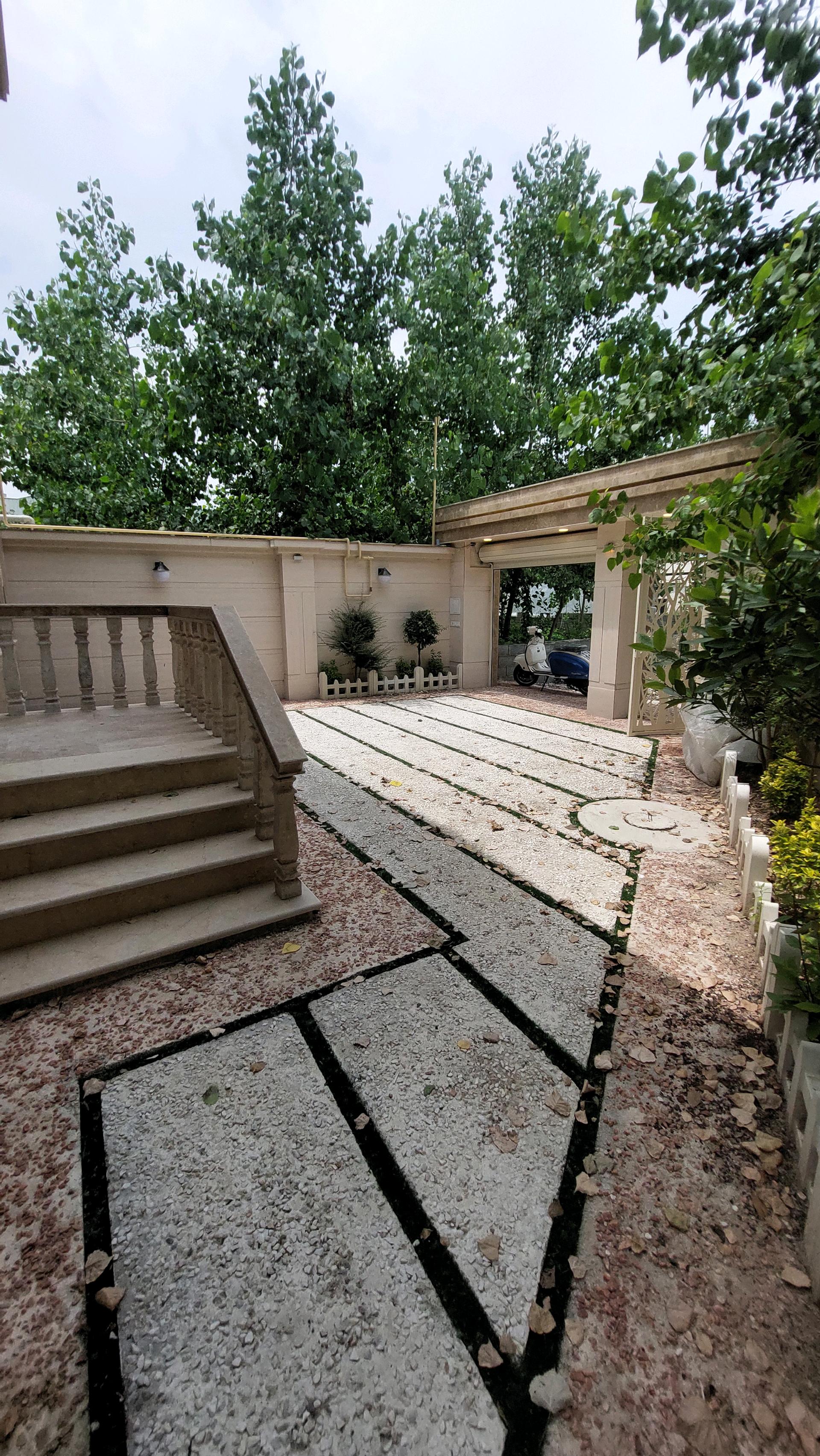 تصویر یک ویلای دوبلکس در لوکیشن شهری