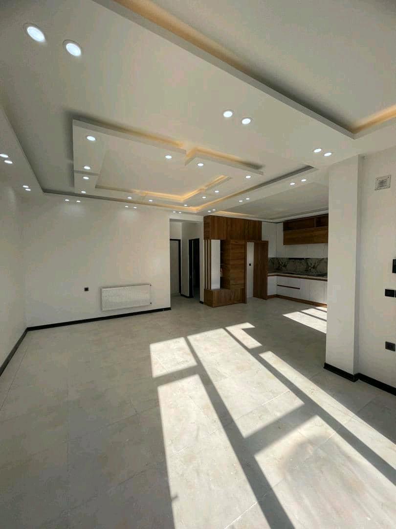 تصویر یه ویلای فلت در موقعیت شهری با محوطه بزرگ