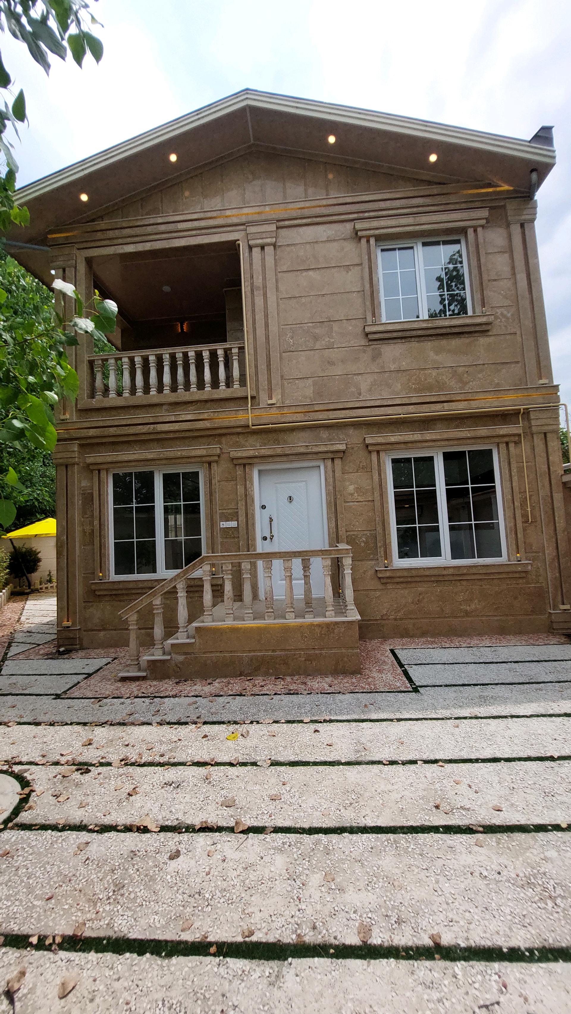 تصویر یک ویلای دوبلکس در لوکیشن شهری