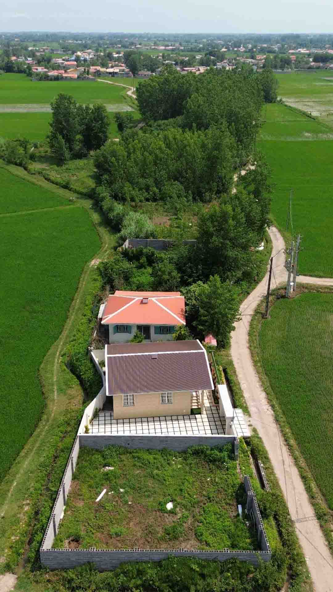 تصویر ویلا نوساز در دل طبیعت جنگلی