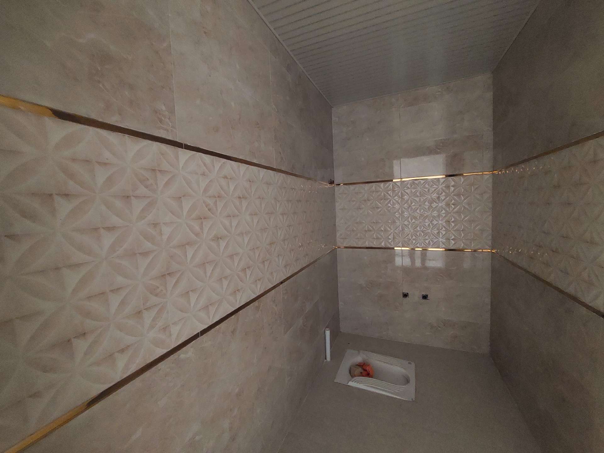 تصویر ویلا نوساز نماسنگ محوطه سازی شده در خشکبیجار