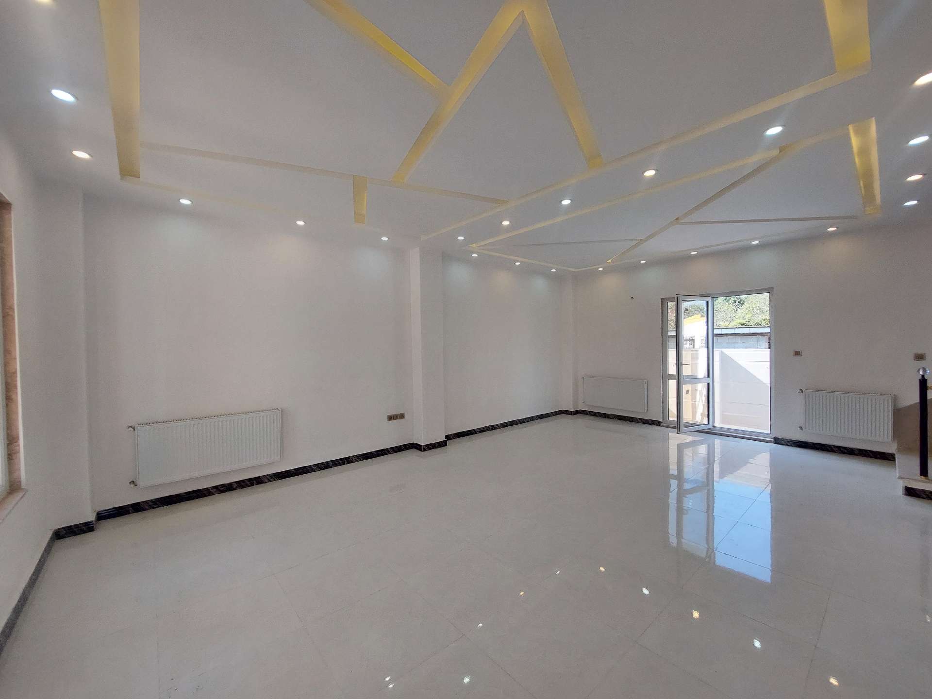 تصویر یک ویلا دوبلکس نوساز