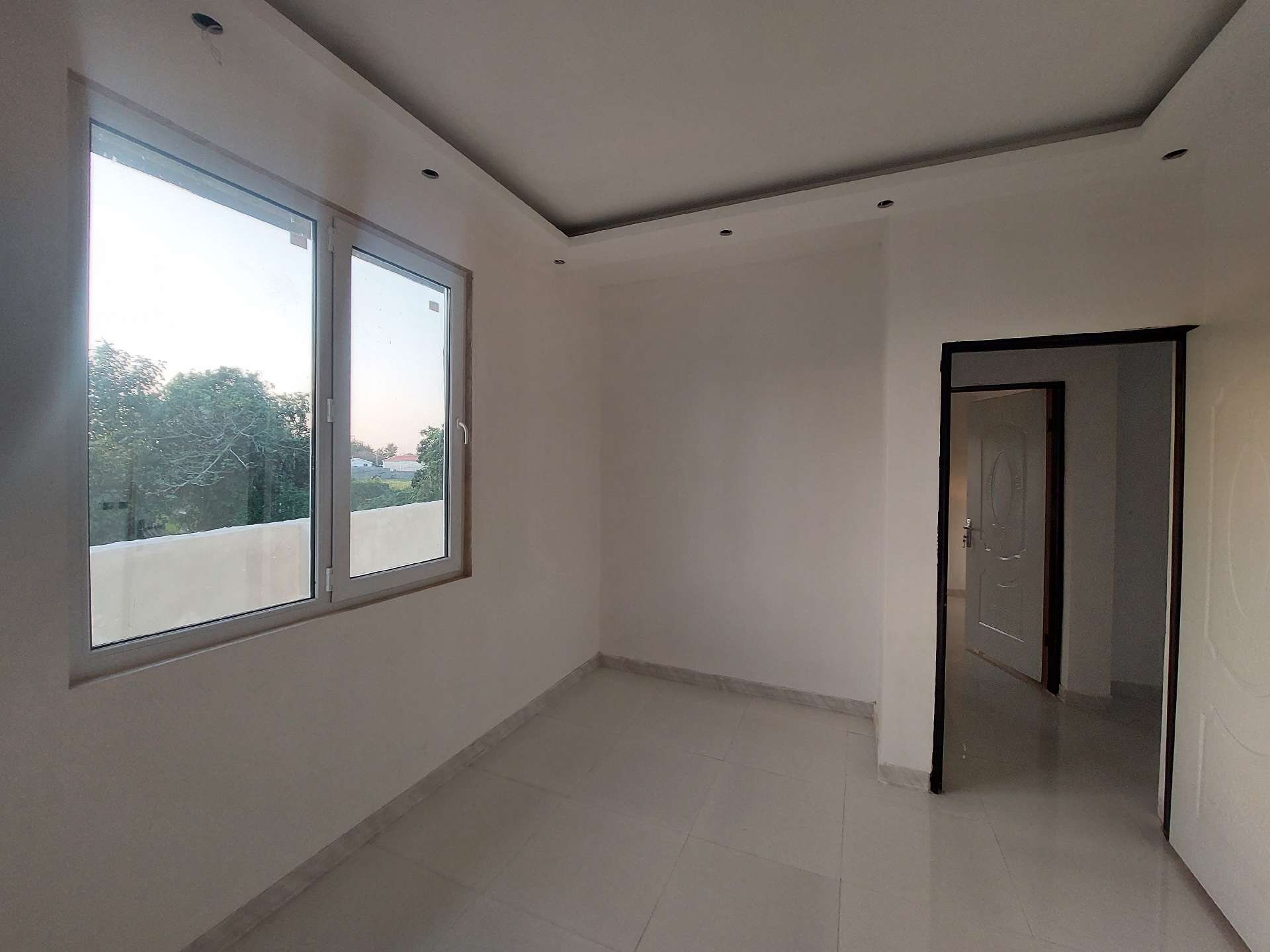 تصویر ویلا نوساز نماسنگ محوطه سازی شده در خشکبیجار