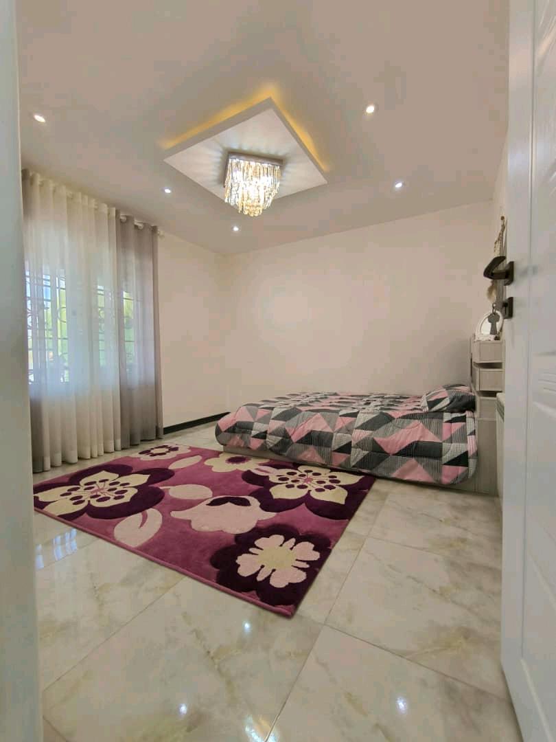 یک ویلای نوساز در مرکز شهر خشکبیجار