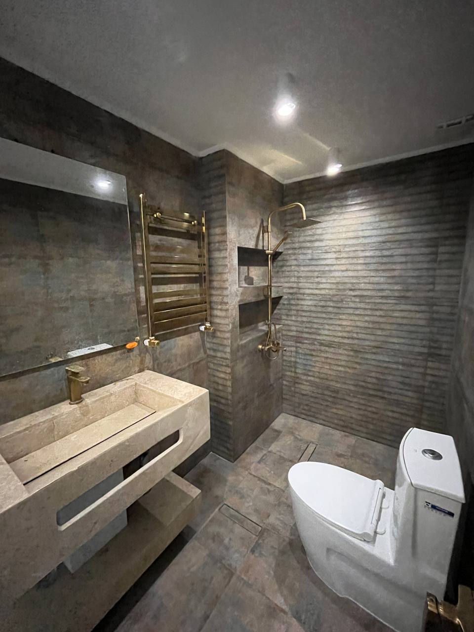 یک ویلای نوساز در مرکز شهر خشکبیجار