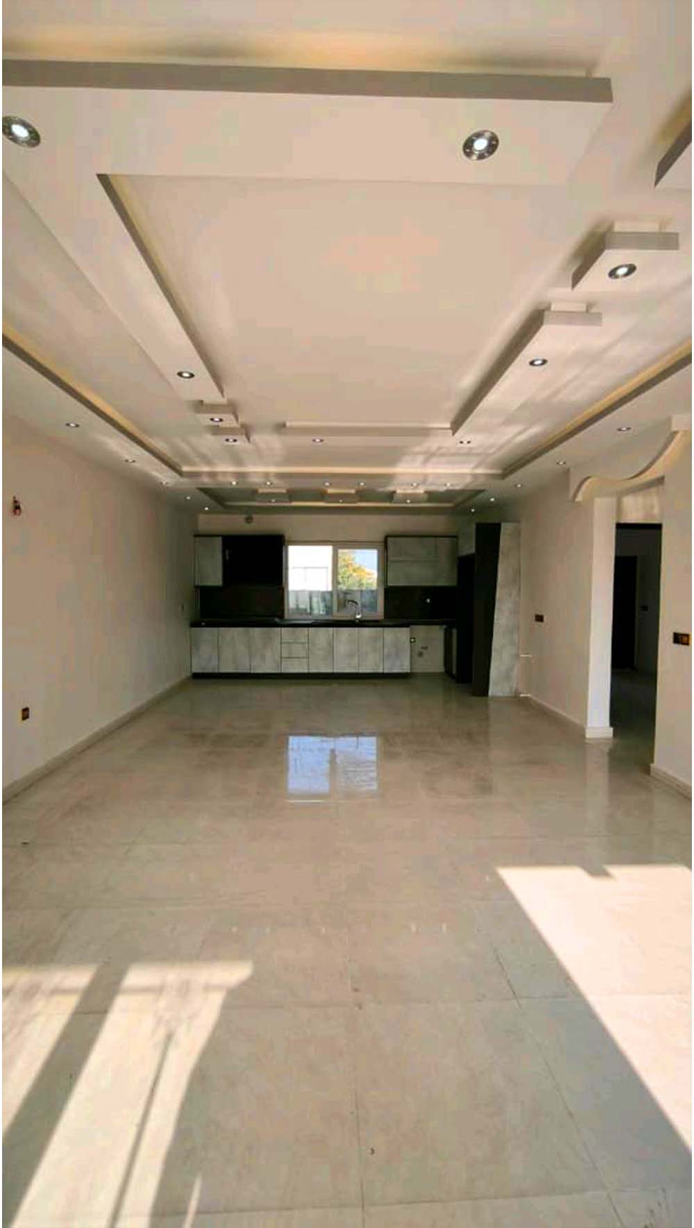 تصویر یه ویلای فلت در موقعیت روستایی با محوطه بزرگ