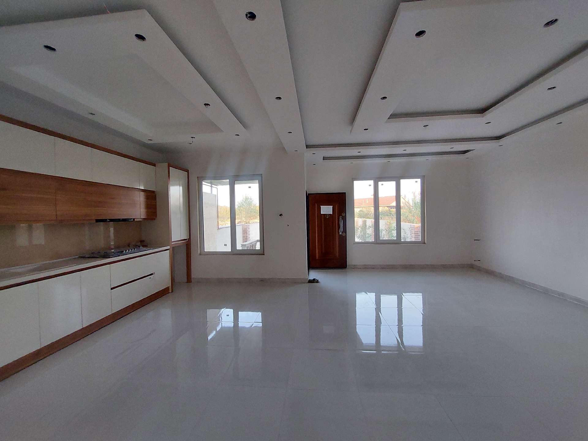 تصویر ویلا نوساز نماسنگ محوطه سازی شده در خشکبیجار