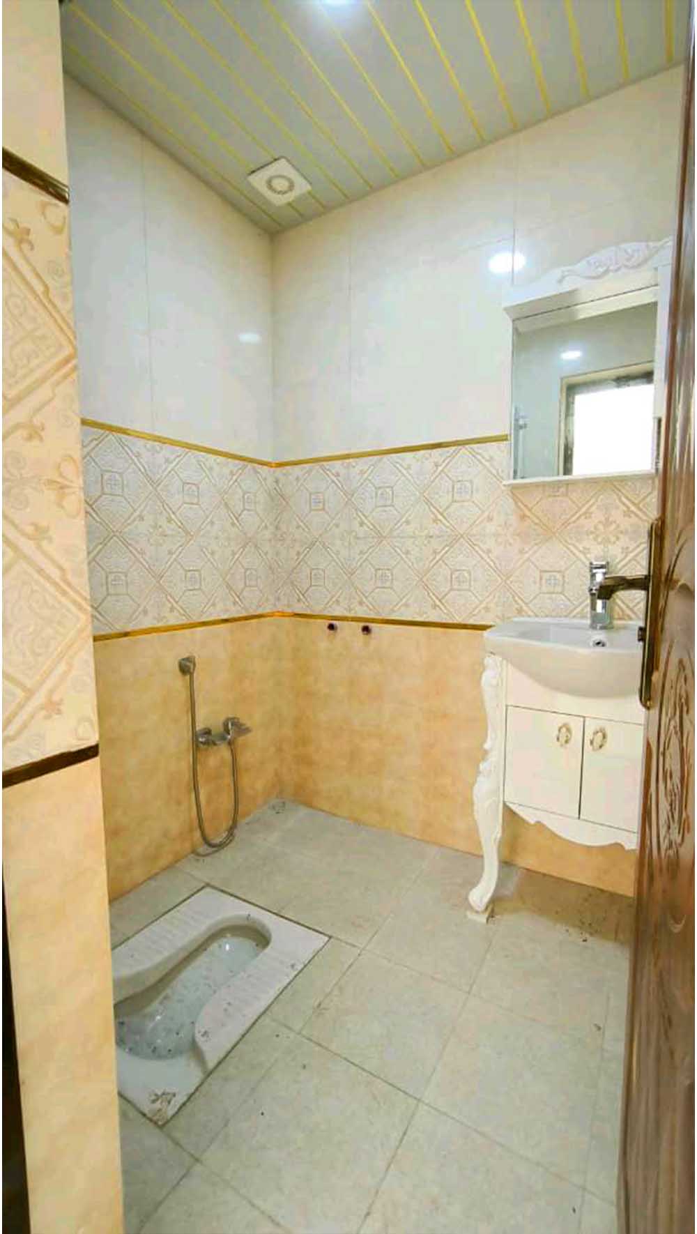 تصویر یه ویلای فلت در موقعیت روستایی با محوطه بزرگ