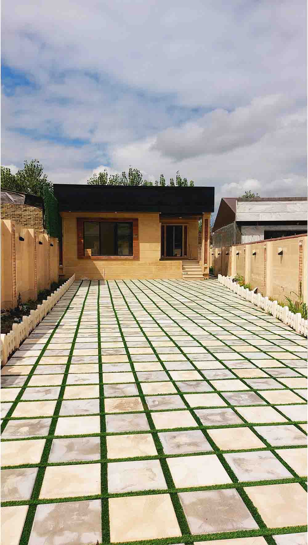 یک ویلای نوساز در مرکز شهر خشکبیجار