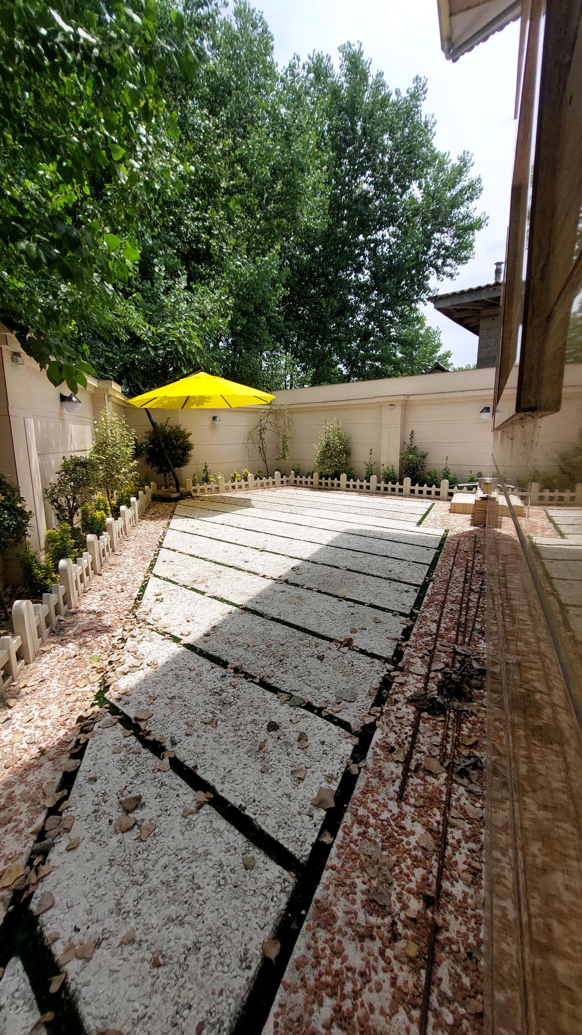 تصویر یک ویلای دوبلکس در لوکیشن شهری