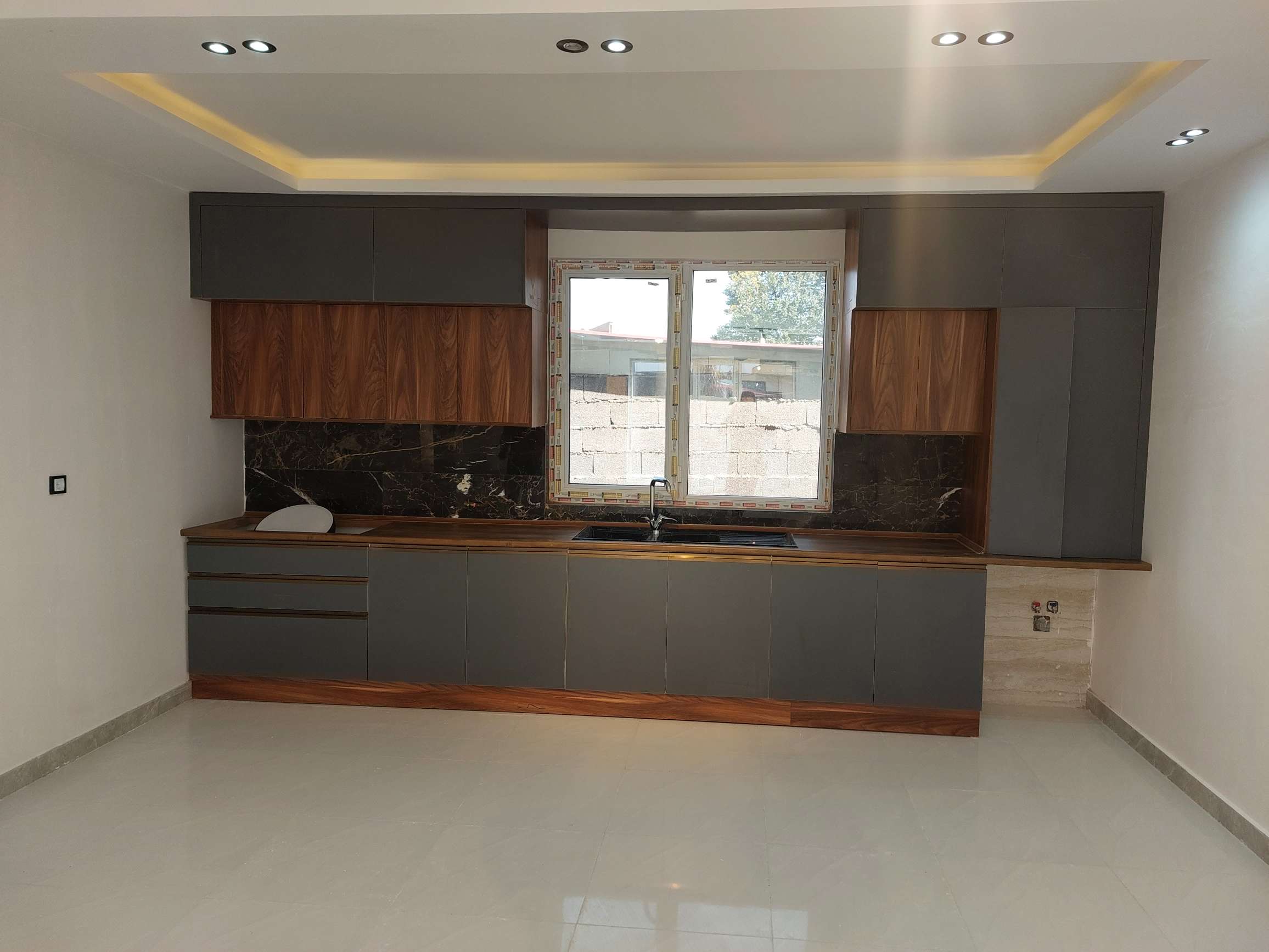 تویرویلای نمامدرن محوطه سازی شده