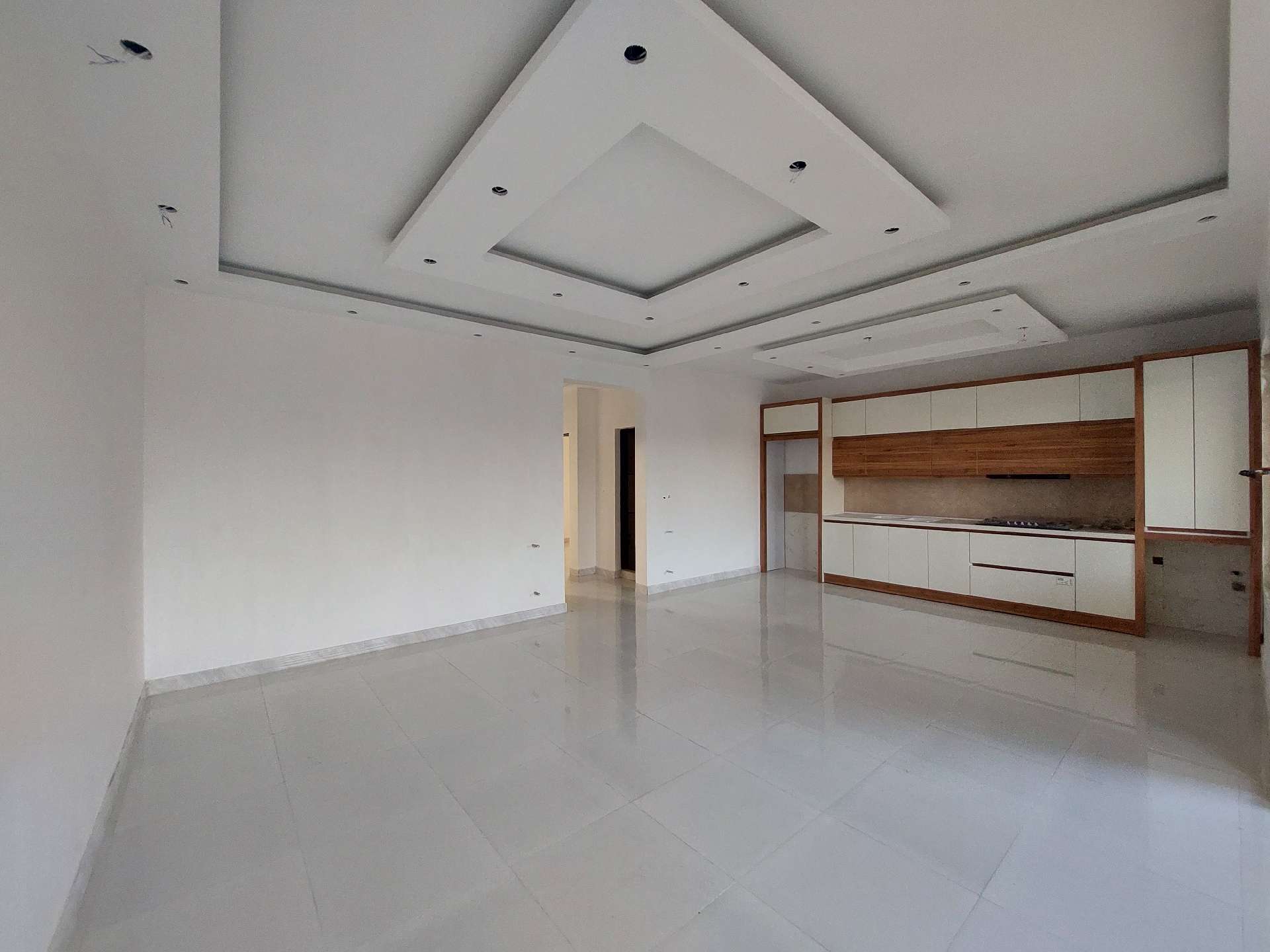 تصویر ویلا نوساز نماسنگ محوطه سازی شده در خشکبیجار