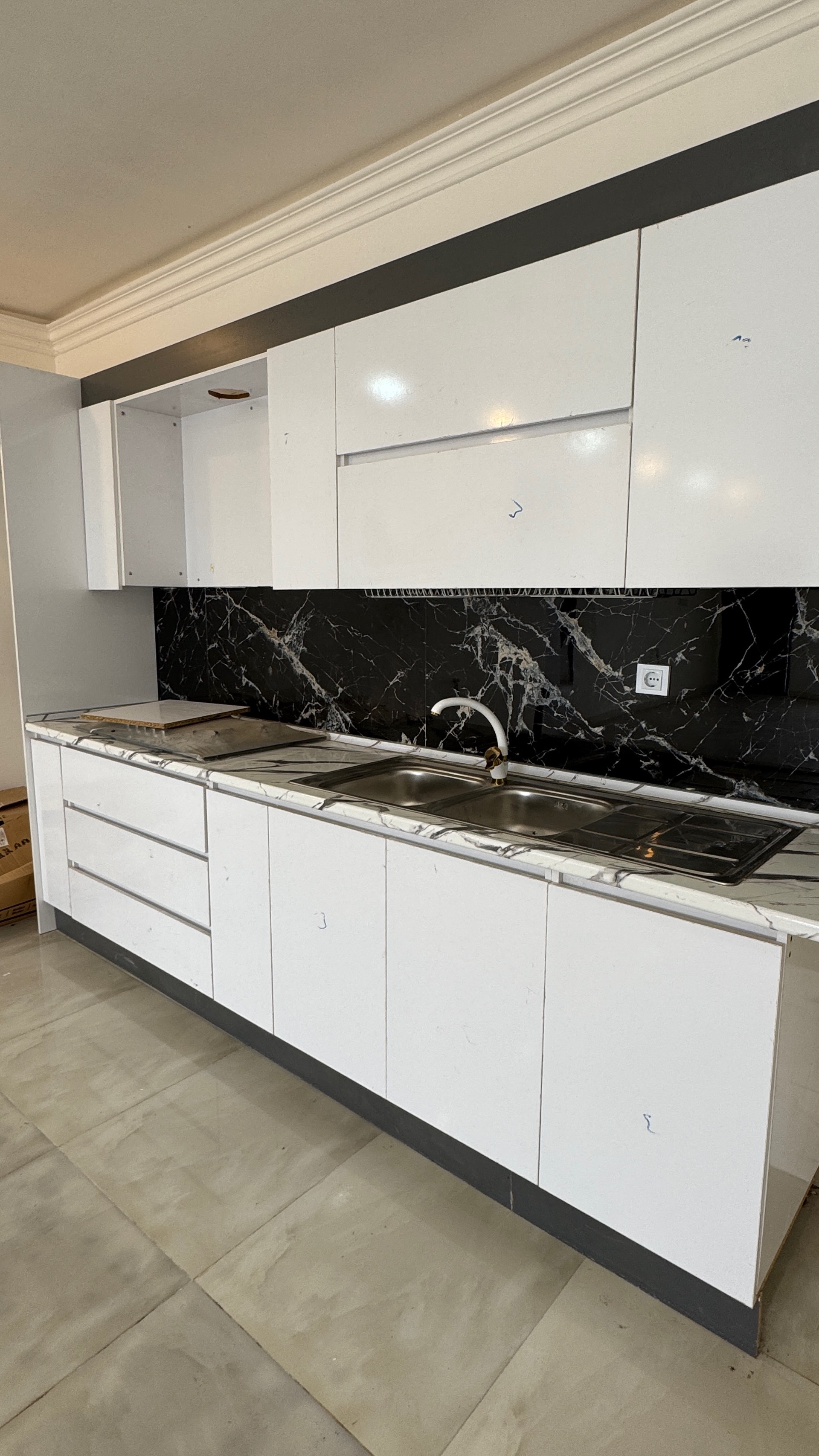 تصویر یه ویلای فلت در موقعیت روستایی با محوطه بزرگ