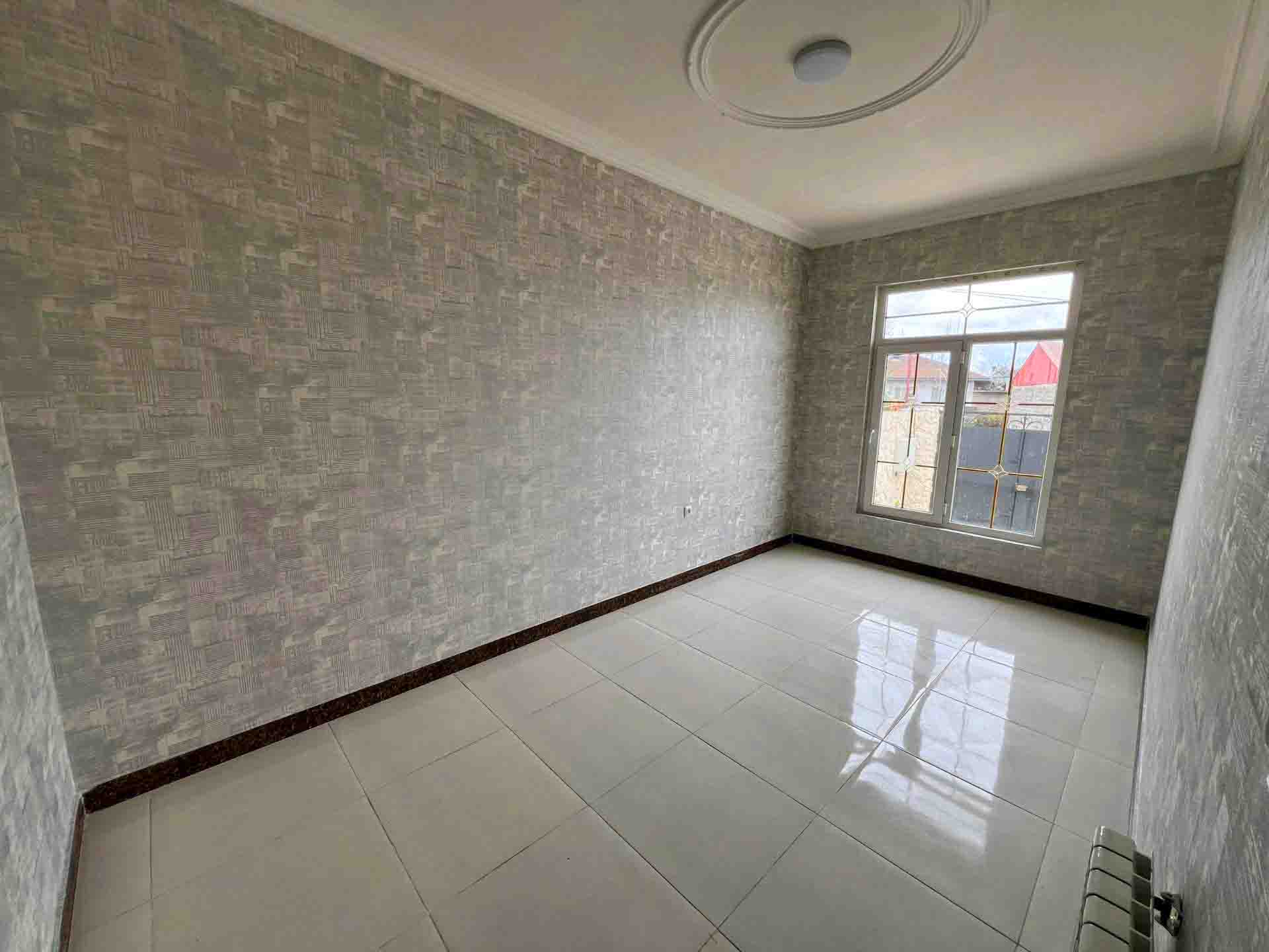 تصویر یه ویلای فلت در موقعیت شهری با محوطه بزرگ