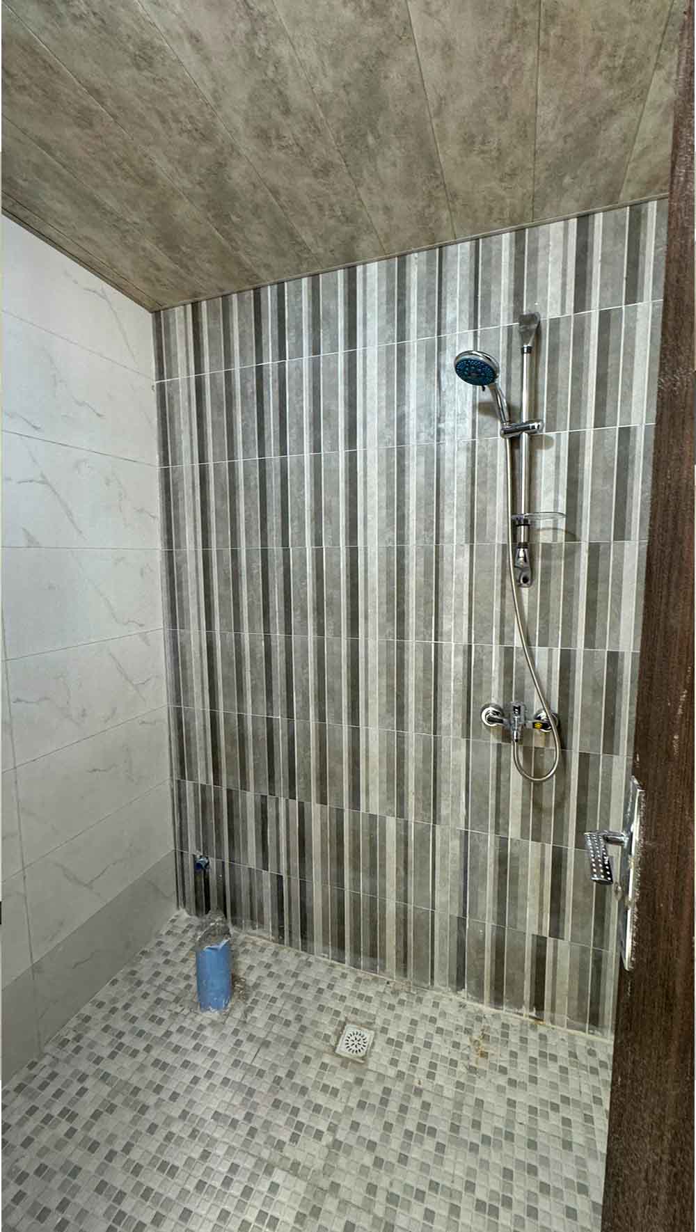 تصویر یه ویلای سفید نما مدرن فلت