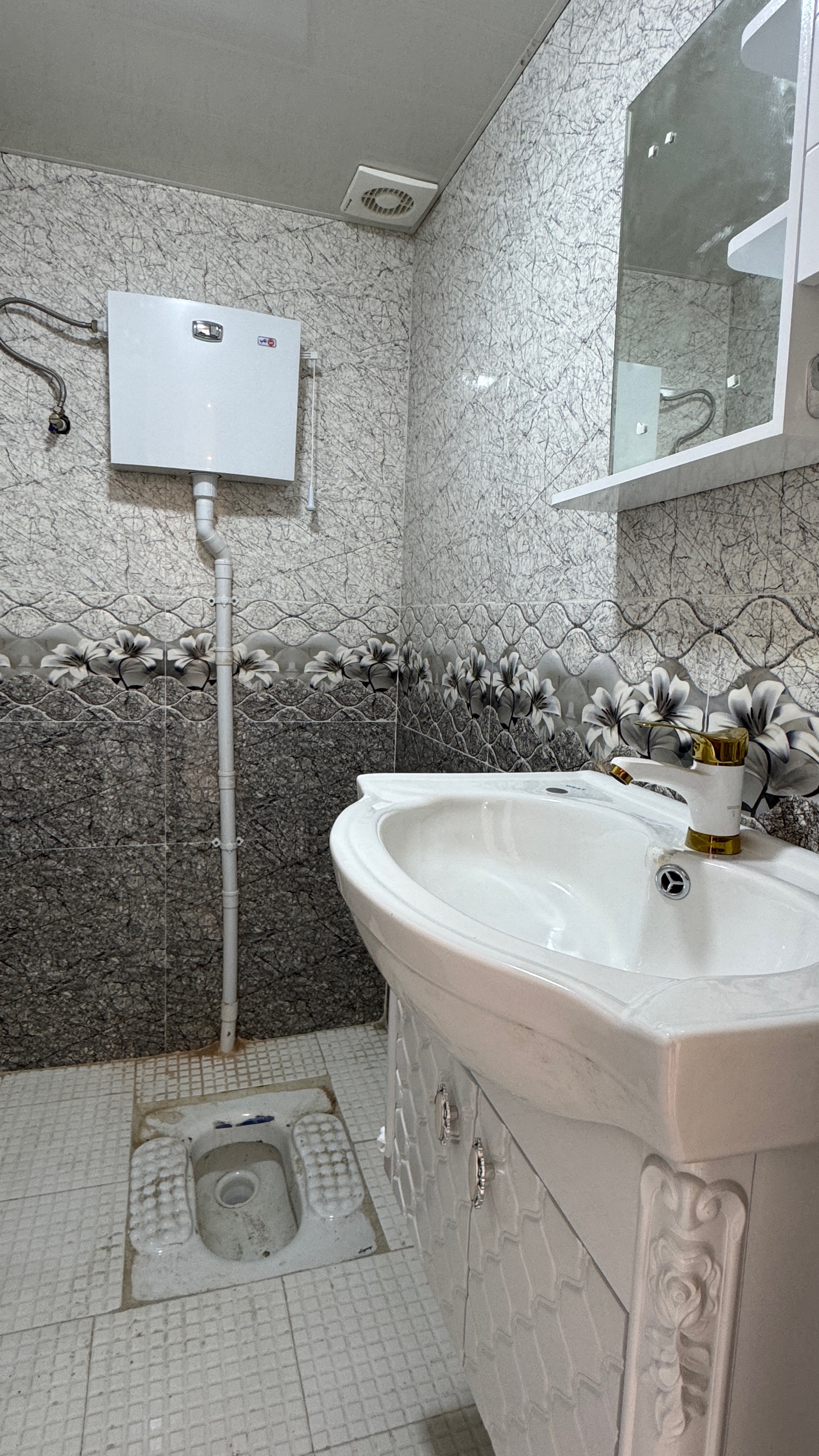 تصویر یه ویلای فلت در موقعیت روستایی با محوطه بزرگ