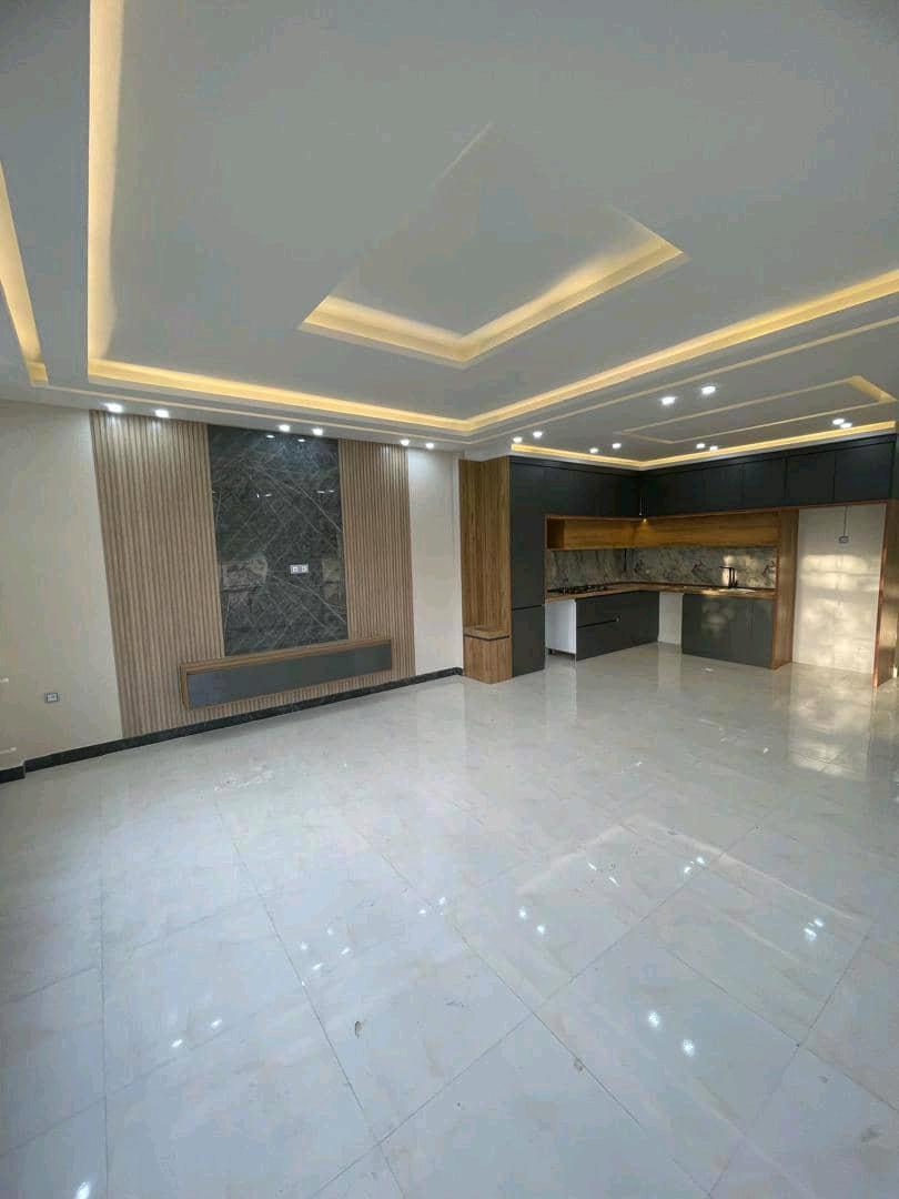 تصویر یه ویلای فلت در موقعیت شهری با محوطه بزرگ