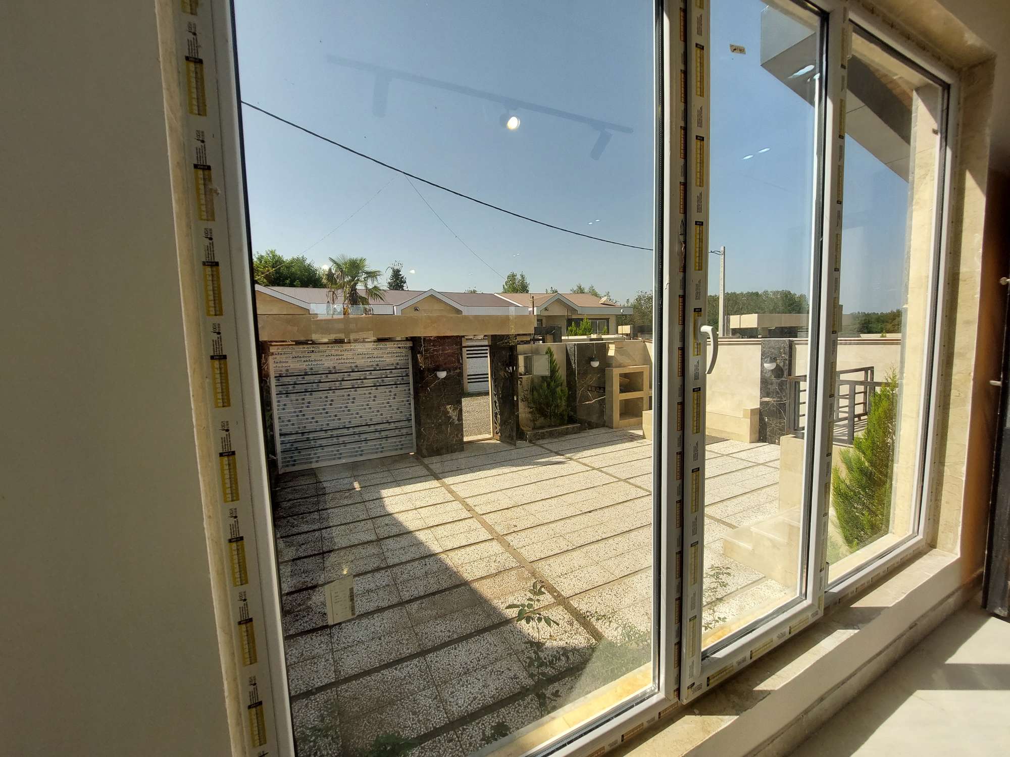 تویرویلای نمامدرن محوطه سازی شده