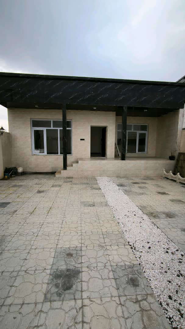 تصویر یه ویلای فلت در موقعیت روستایی با محوطه بزرگ