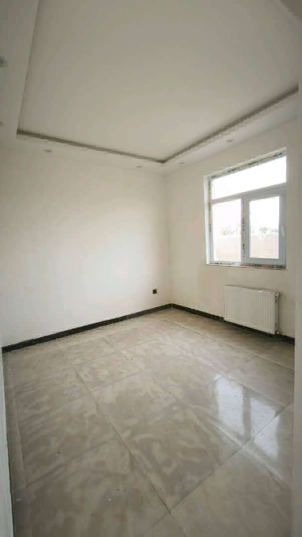 تصویر یه ویلای فلت در موقعیت روستایی با محوطه بزرگ