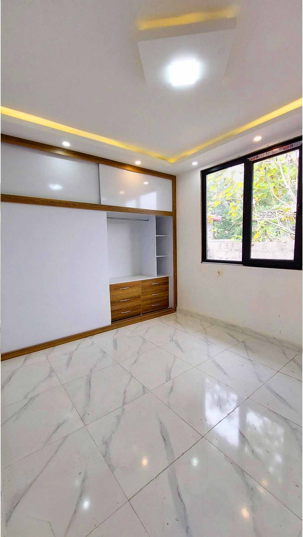 یک ویلای نوساز در مرکز شهر خشکبیجار