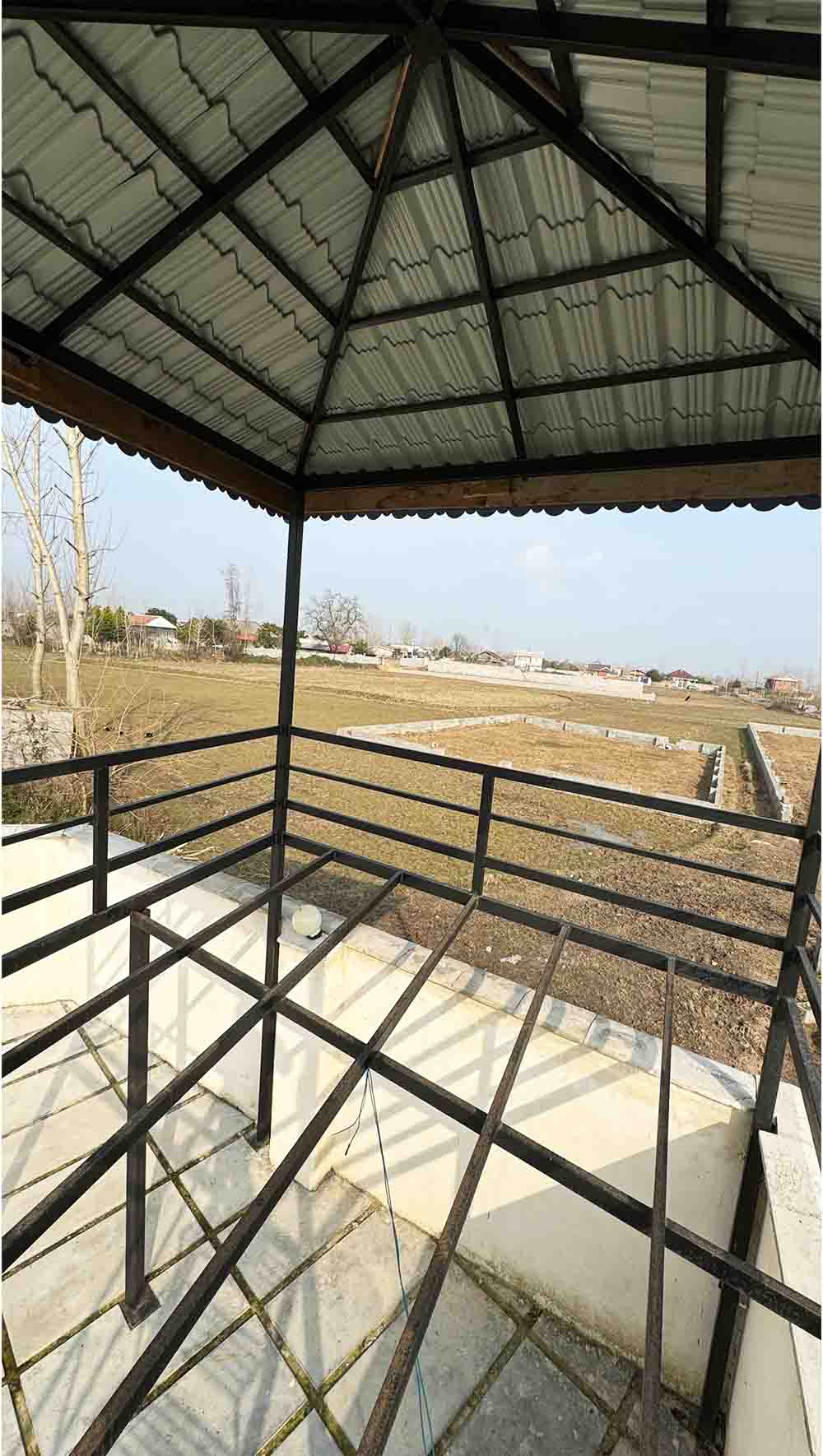 یک ویلای نوساز در دل طبیعت و نزدیک دریا