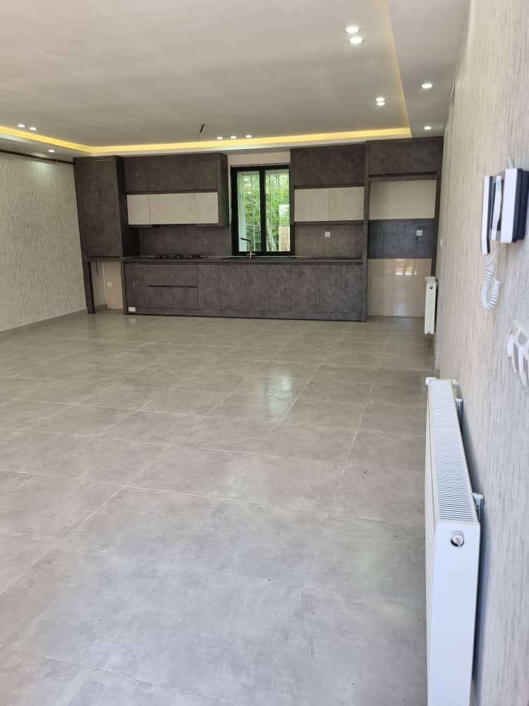 تصویر یه ویلای فلت در موقعیت روستایی با محوطه بزرگ