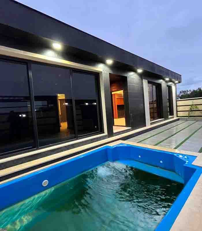 یک ویلای نوساز در مرکز شهر خشکبیجار