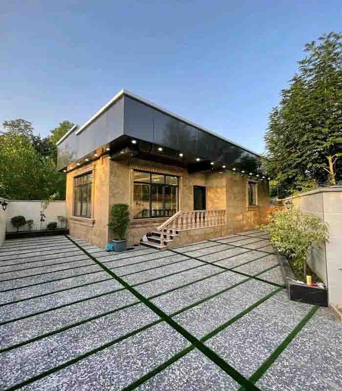 تصویر یه ویلای فلت در موقعیت شهری با محوطه بزرگ